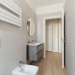 Guesthost - Darsena & Navigli Cosy Flat Μιλάνο