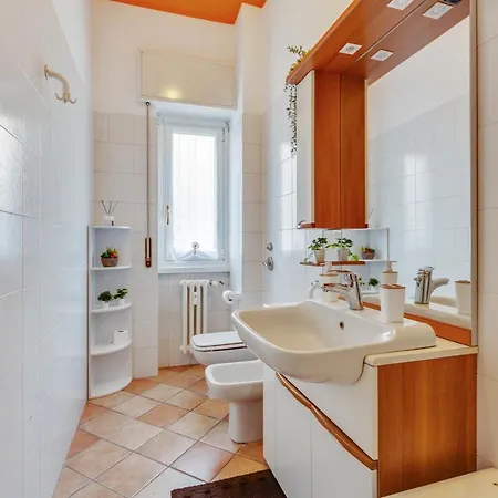 Guesthost - Darsena & Navigli Cosy Flat Apartamento Milão