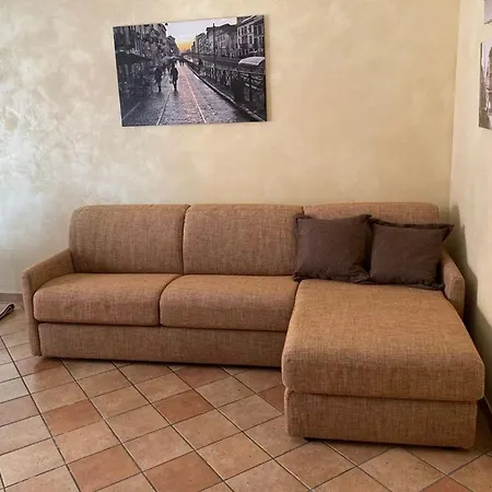 Guesthost - Darsena & Navigli Cosy Flat Apartamento Milão