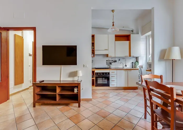 Guesthost - Darsena & Navigli Cosy Flat Apartment Milan